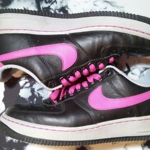 NIKEid | BLACK AND PINK !